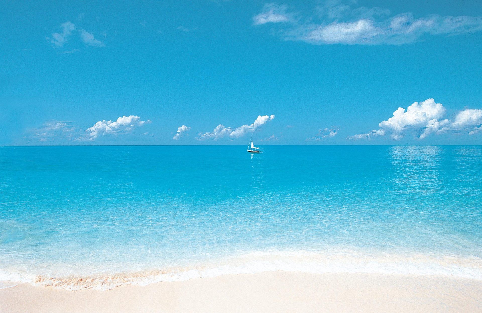 A beautiful Carribean beach, perfect for a bit of cricket! - Oliver's Travels