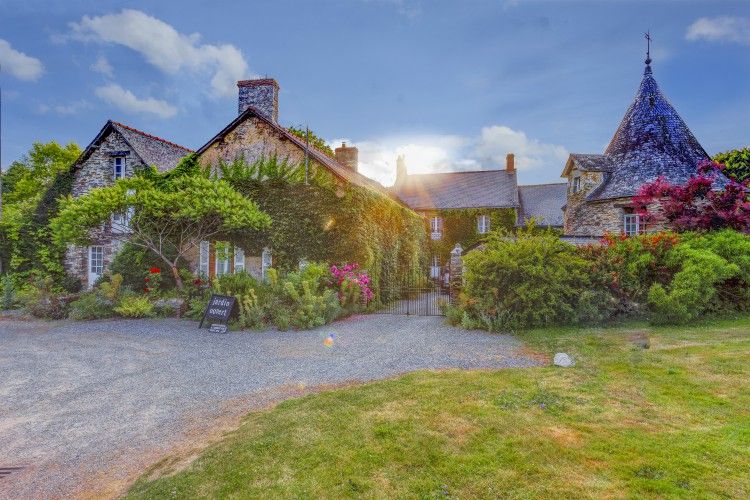 Manoir-de-Chalandes-Brittany-Olivers-Travels