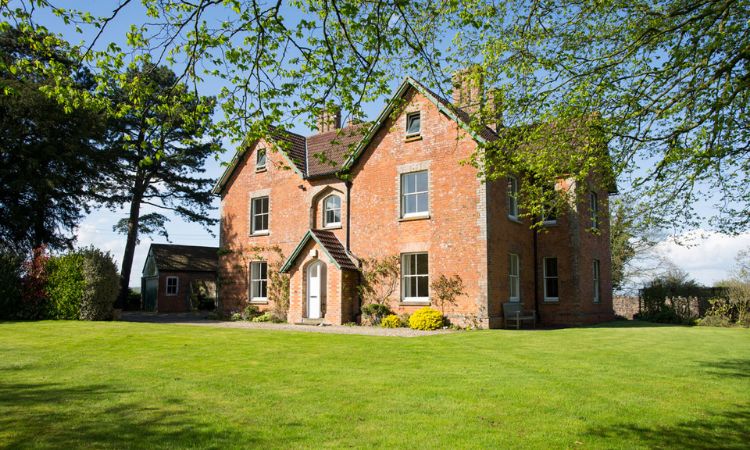 Old Queen's Manor, Cotswolds