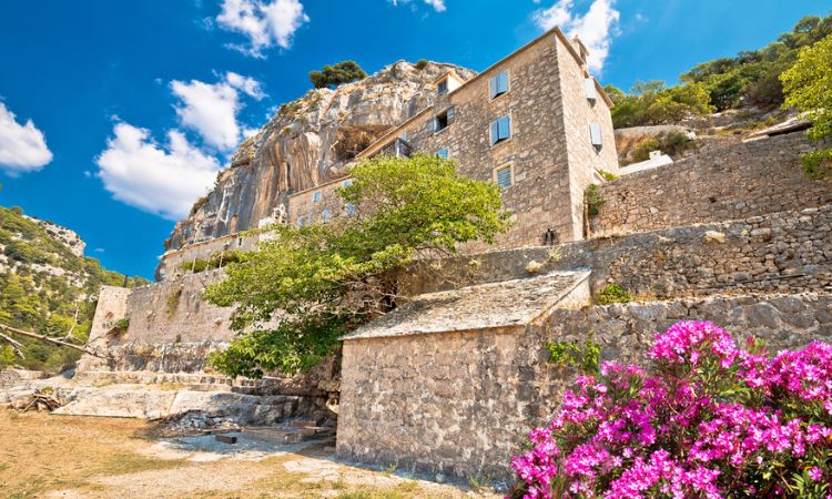 Stone buildings in Brac