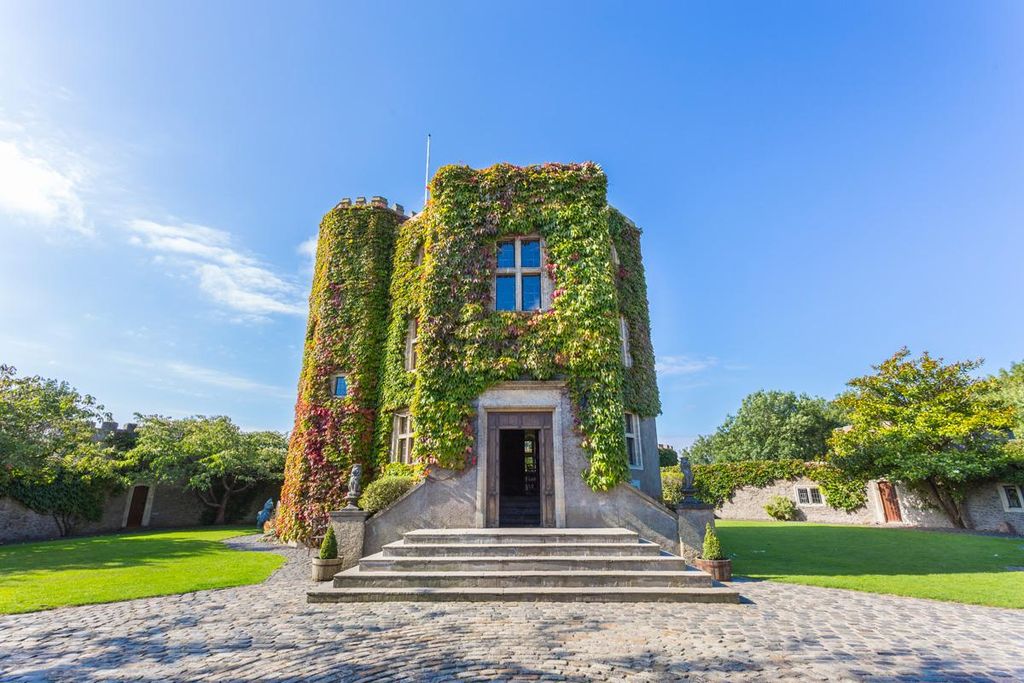 Unusual plaes to stay in the UK header