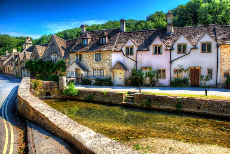 Street with old english houses in Castle Combe