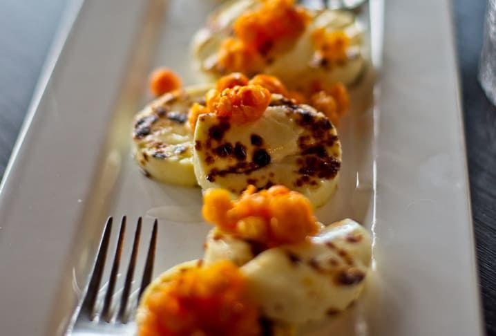 Lapland squeaky cheese and cloudberries