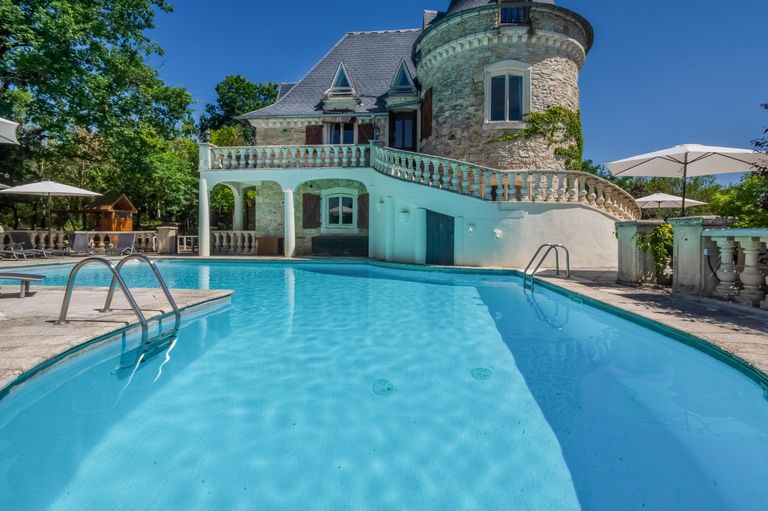 Chateau outdoor pool