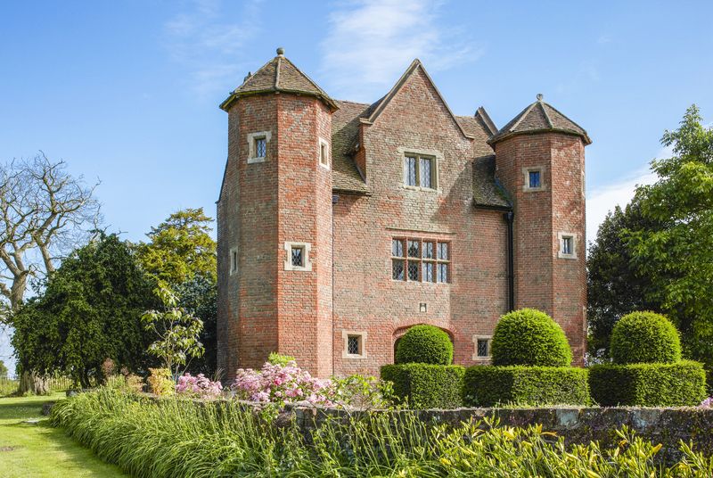 Chevaliers Gatehouse - live like a royal
