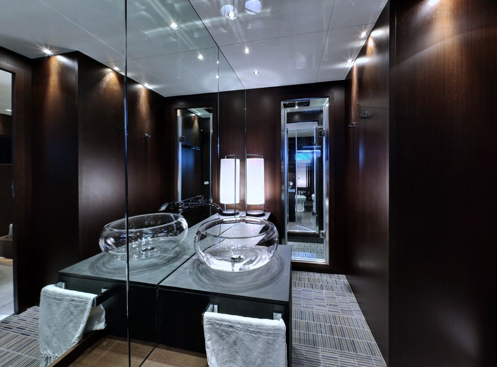 Lovers Deep Submarine - Bathroom