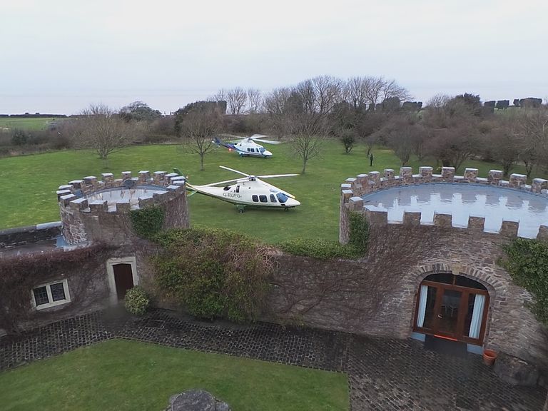 One Direction at c17th Century Castle - Big Houses to Reent - Oliver's Travels