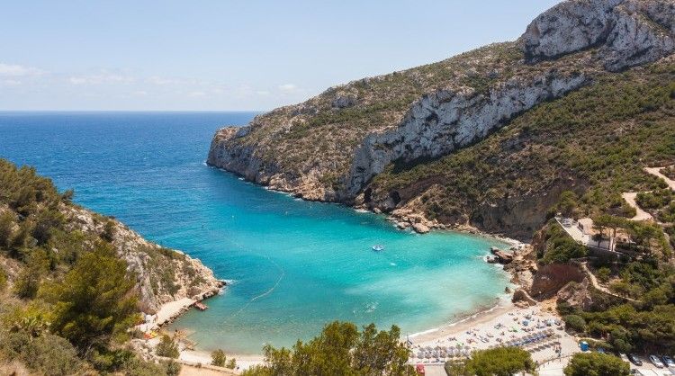 Cala_de_la_Granadella,_Jávea,_España,_2014-07-01,_DD_37