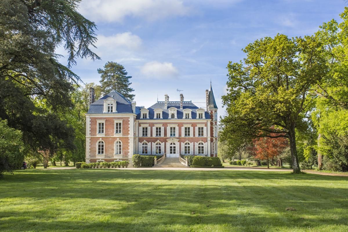 Chateau de Flora - chateaux in the Loire Valley