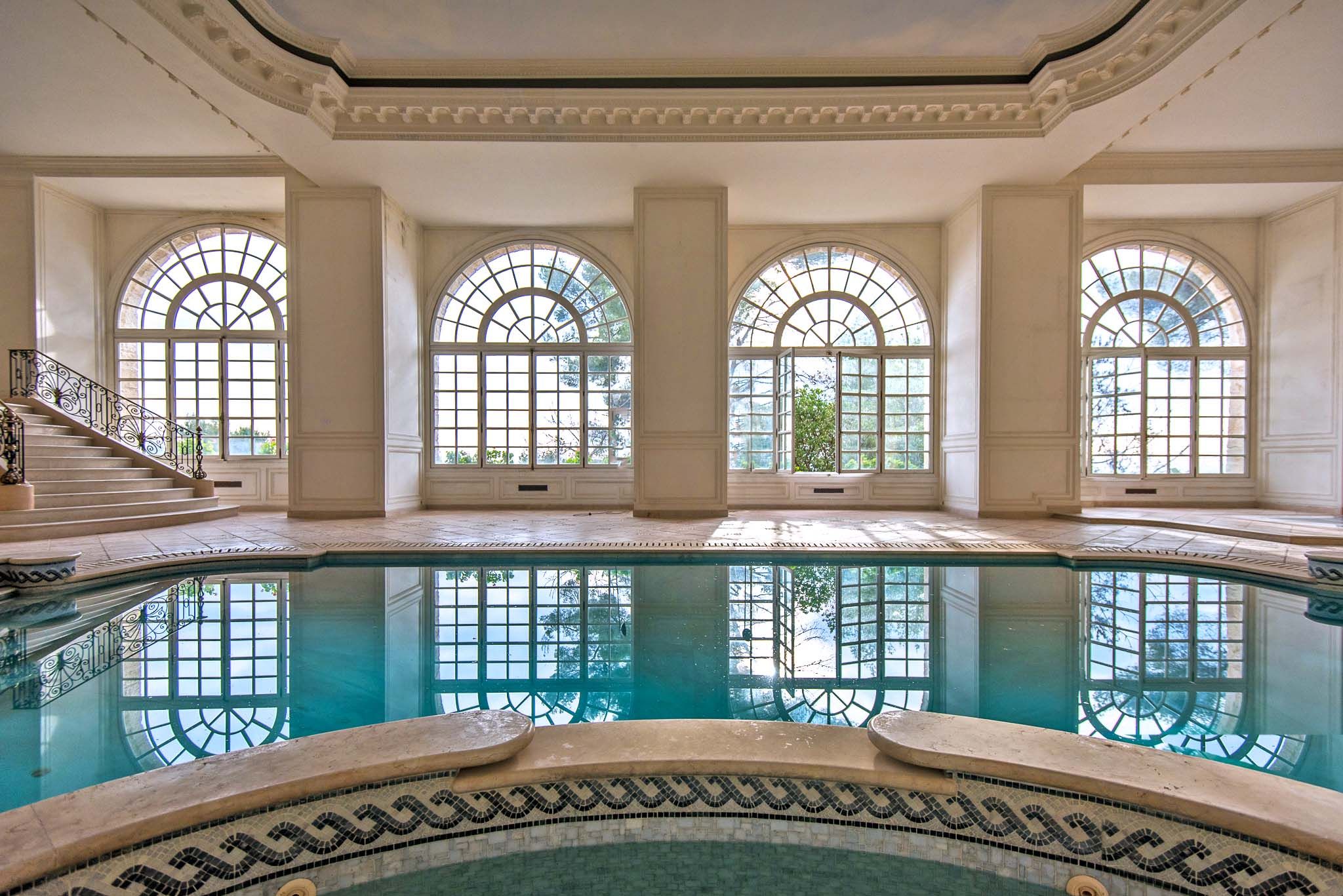 Chateau de la Victoire - villas with swimming pools in France