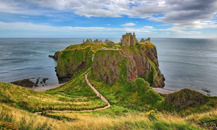 Family Vacation Ideas with Teenagers - Dunnottar Castle 