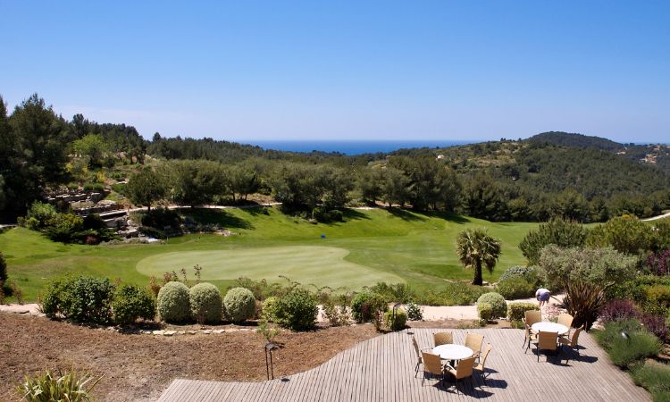 Golf by the sea