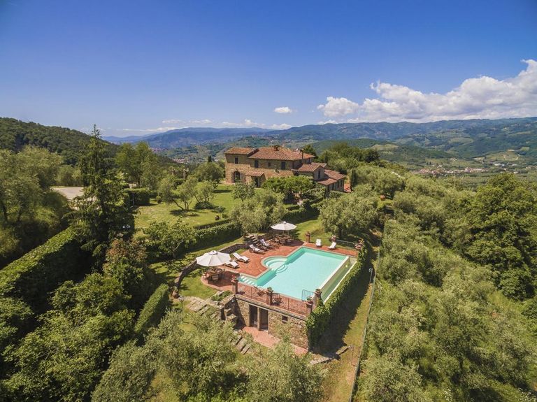 Top 10 Villa Pools with Amazing Views in Tuscany