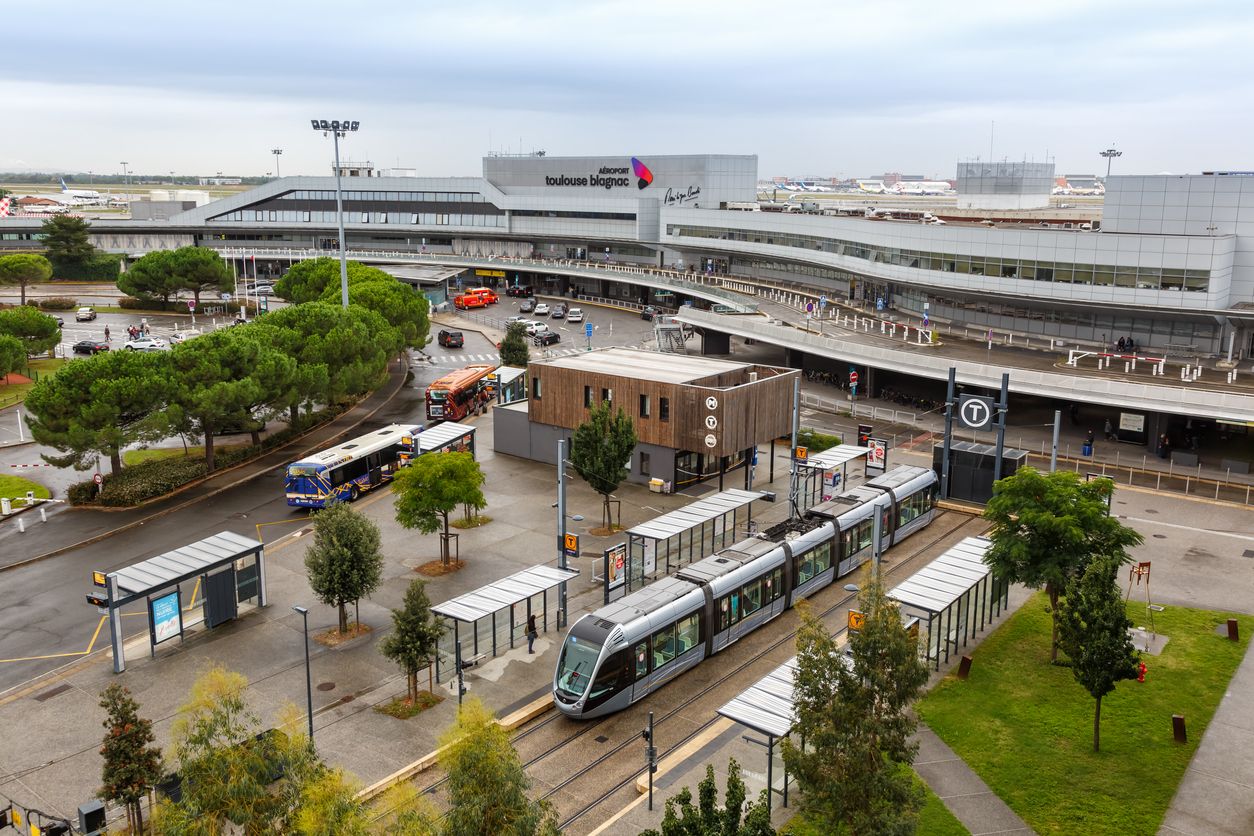 Toulouse airport - Midi-Pyrénées Travel Guide