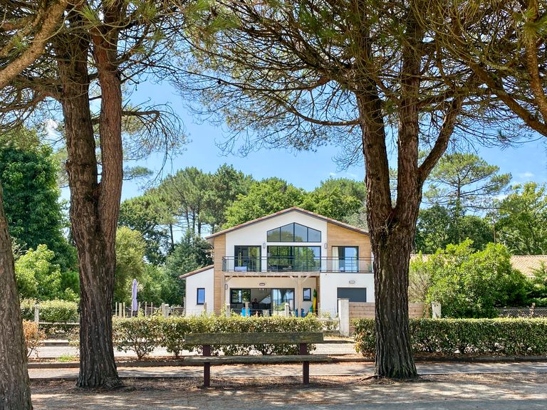 Maison du Lac, Aquitaine, France